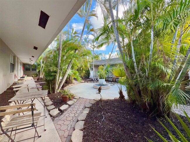 Building Photo - 924 NE 17th Terrace