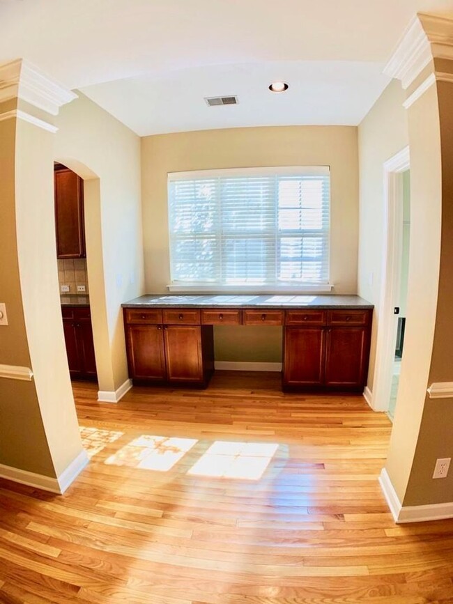 Building Photo - Gorgeous Daniel Island Home!
