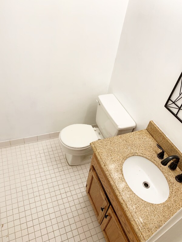 Building Photo - 9745 Lake Shore Dr