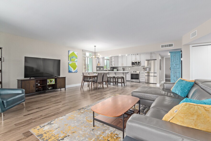 Building Photo - 6502 N Central Ave