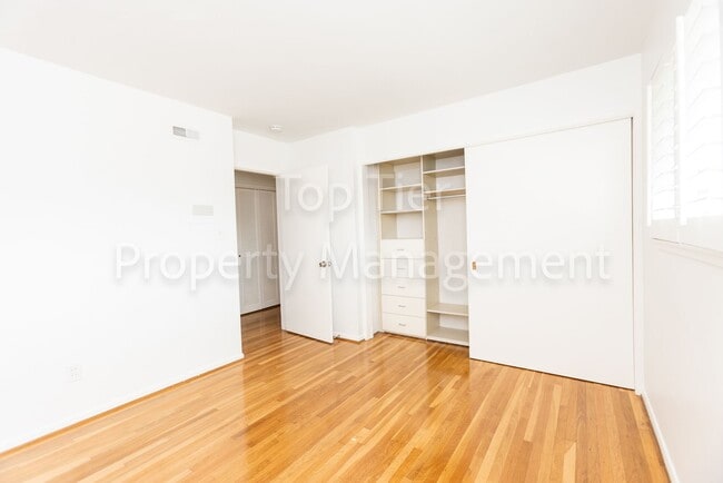 Building Photo - Charming Mid-Century Home | 4BR, 3BA | 2,4...
