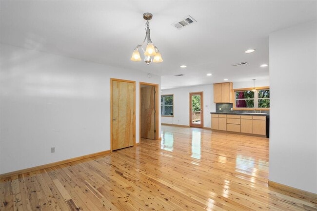 Building Photo - 1511 Bellaire Dr