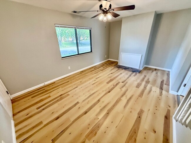 Building Photo - 821 N Cherry St