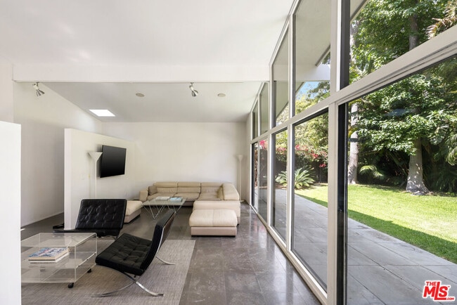 Building Photo - 30611 Las Estrellas Dr