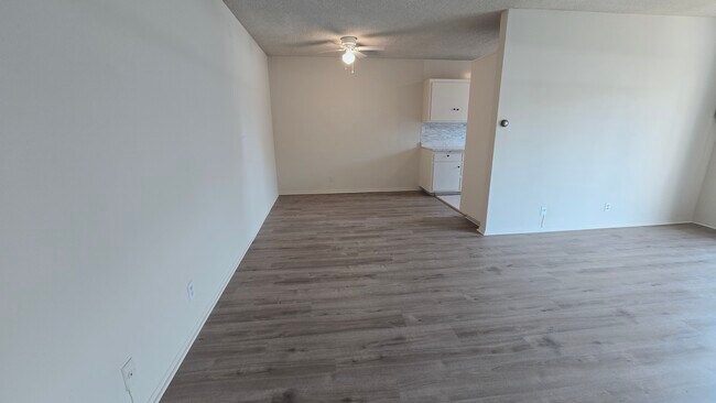 Building Photo - 526 S St Andrews Pl