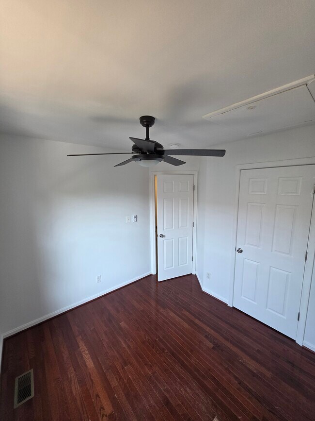 Building Photo - 406 Knollwood Ct