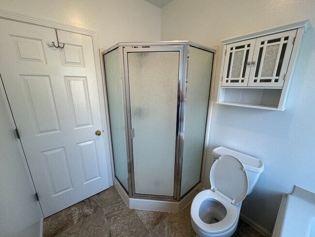 Building Photo - Beautiful 3 Bedroom In Eugene MOVE IN SPECIAL $300 off 1st month rent