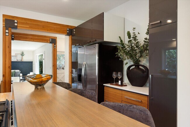 Building Photo - Open Concept Historic Home in Downtown Boz...