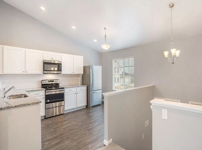Building Photo - Beautiful family home in Fowlerville