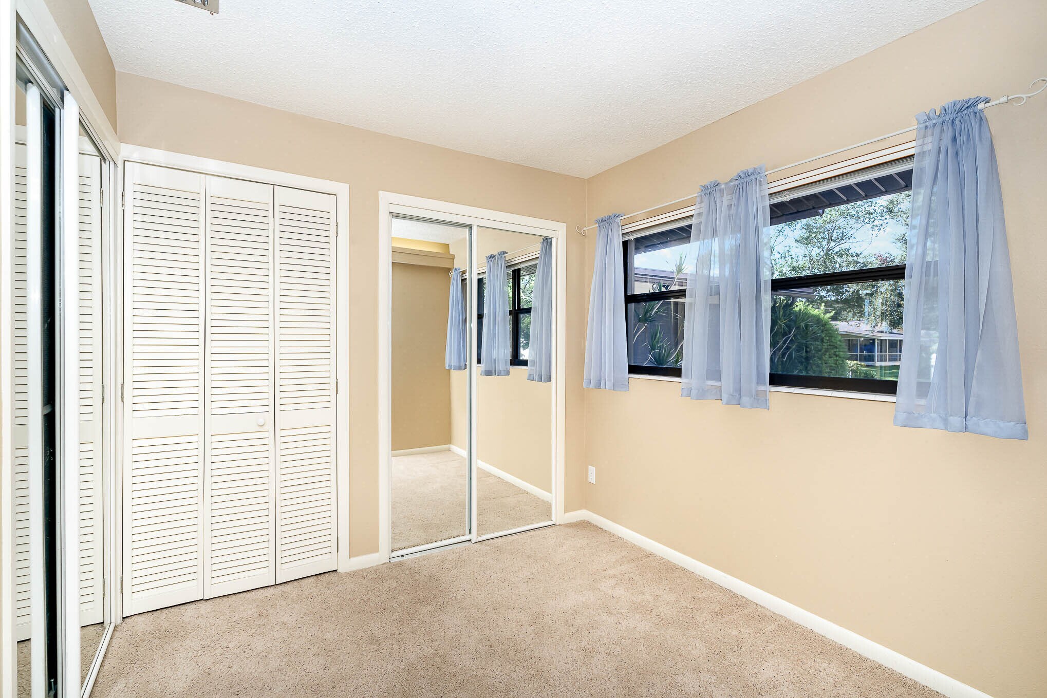 New carpet in all bedrooms! - 2908 Ivy St