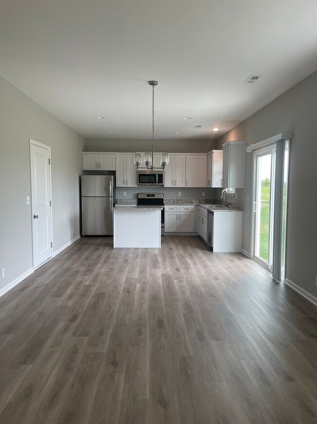 Building Photo - Brand new 4 bedroom available in Blue Spri...