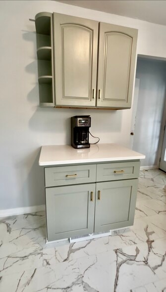 Building Photo - 3327 Alpine Dr