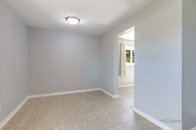 Building Photo - 240 N Archer Ave