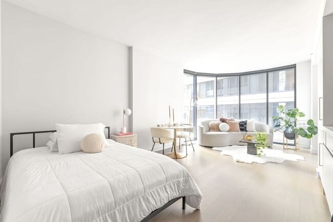 Building Photo - 55 Lagrange St