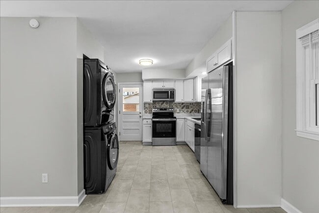 Building Photo - Lovely 3 Bedroom / 2 Bathroom Renovated Ranch Home for Rent
