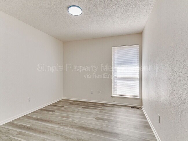 Building Photo - 6628 Laurel Dr