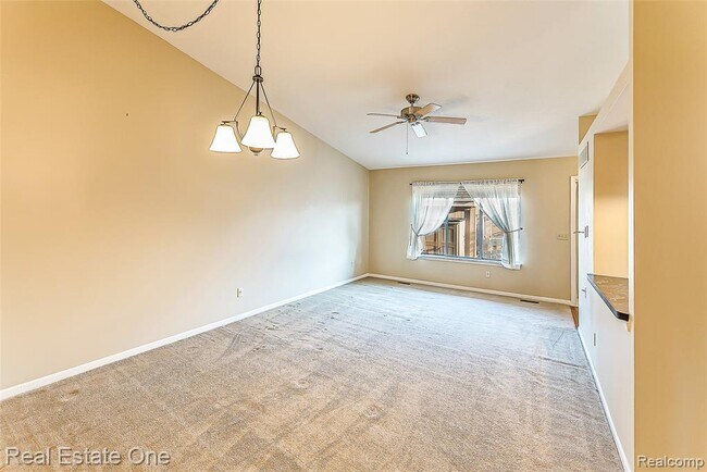 Building Photo - 61960 Arlington 116 3