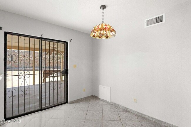 Building Photo - 1433 Sierra De Oro Dr