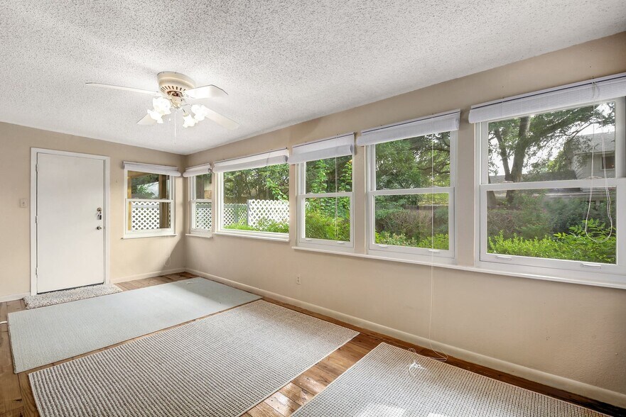 Building Photo - 4802 Gerona Dr