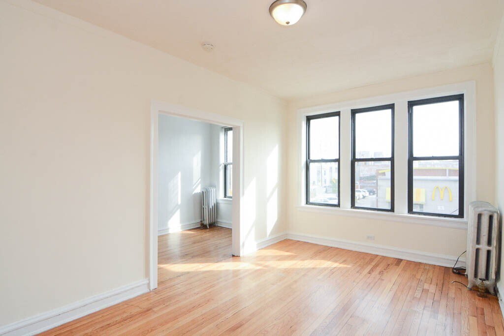 Building Photo - 2704 N Sawyer Ave