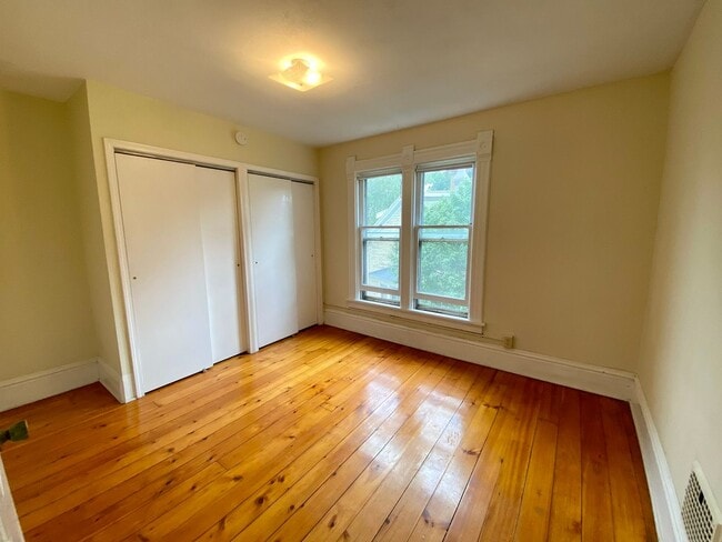 Building Photo - 947 E Gorham St