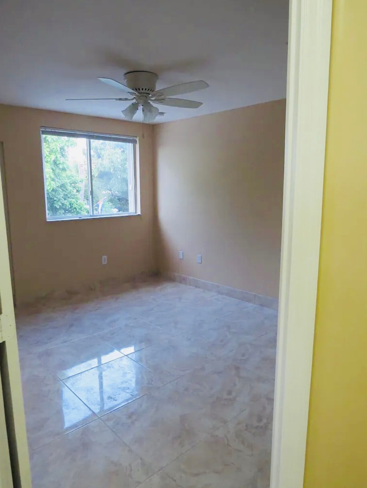 Building Photo - 861 SE 8th Ct