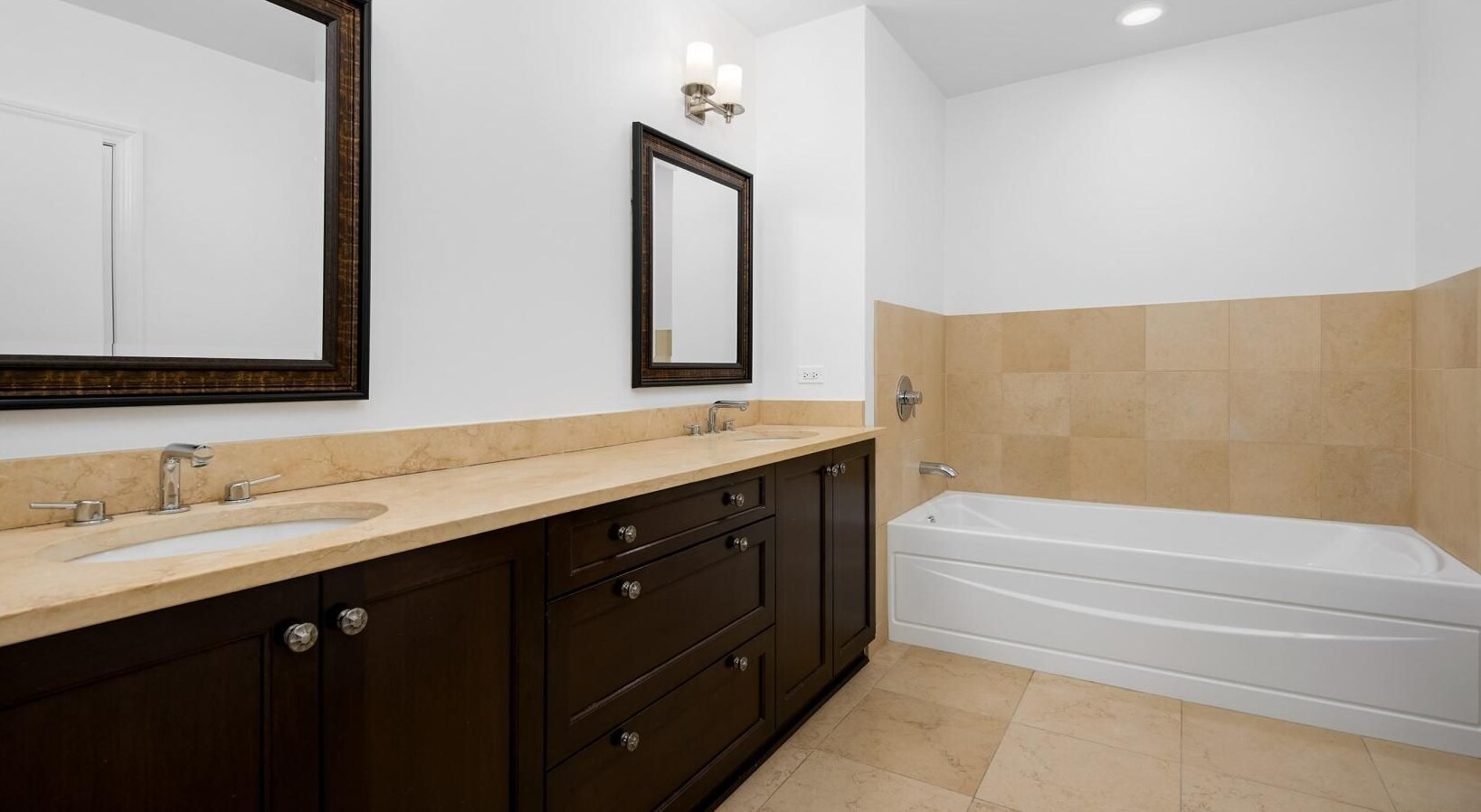 Building Photo - 912 N State St