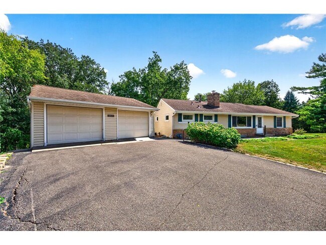 Building Photo - 6015 Aspen Rd