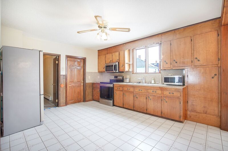 Building Photo - 13 Weston St