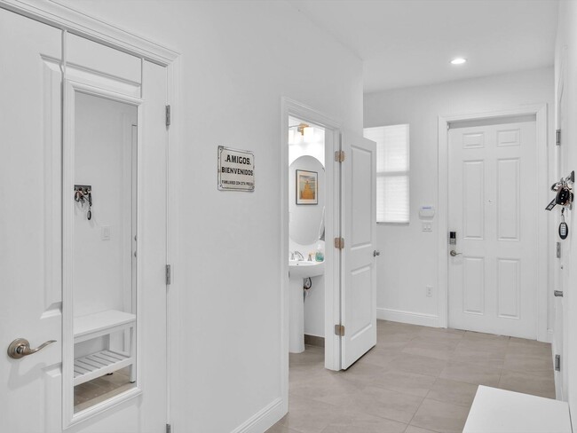 Building Photo - 556 Sanderling Cir
