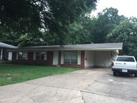 Building Photo - 13 Meadowbrook Dr