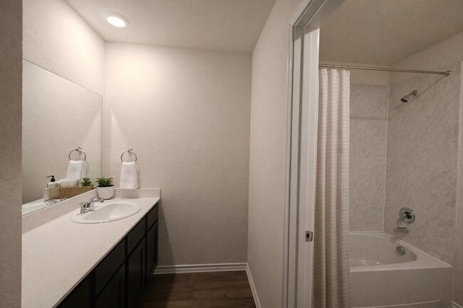 Building Photo - 1324 Stuarts Frst Dr