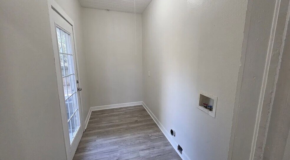 Building Photo - 2805 S Jennings Ave