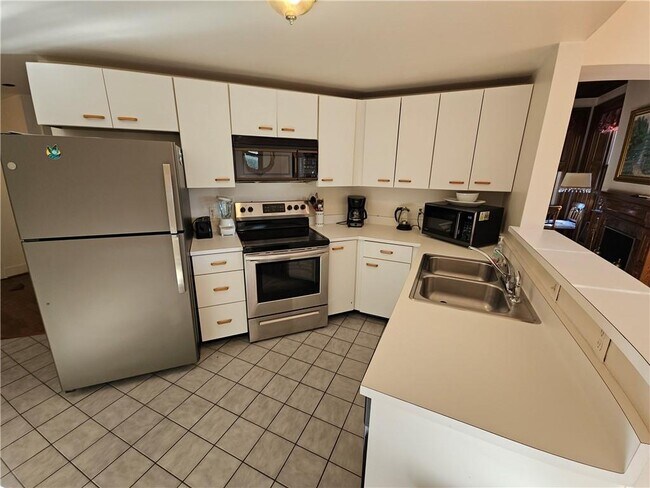 Building Photo - 364 Bellevue Ave