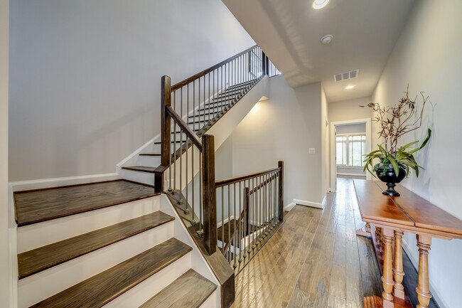 Building Photo - 1521 Ribbon Limestone Terrace SE