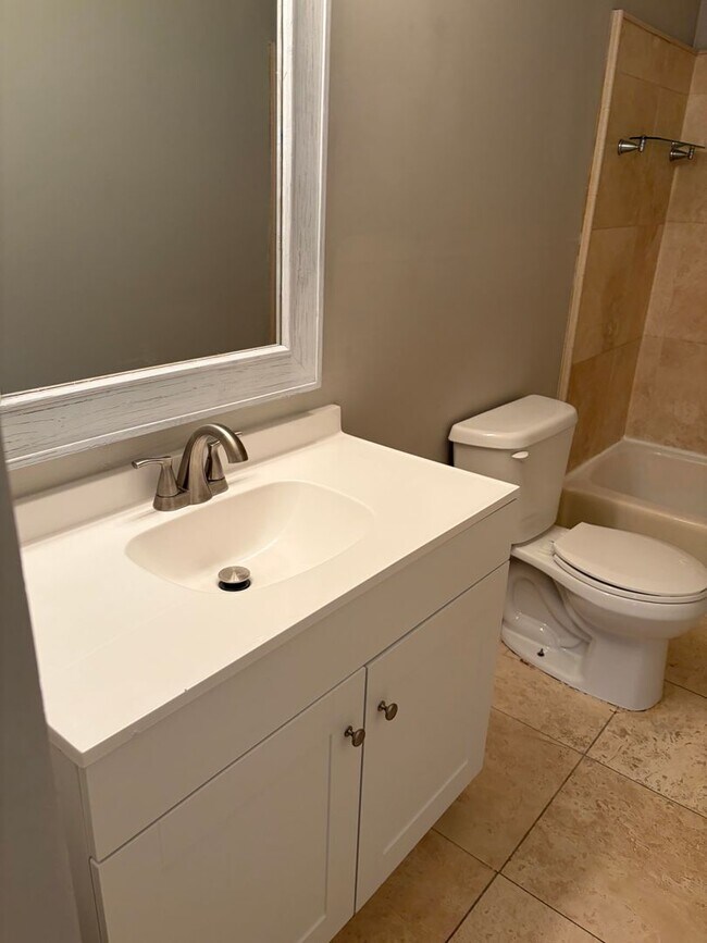 Building Photo - Newly Renovated For You! DEPOSIT SPECIAL $1000.00!