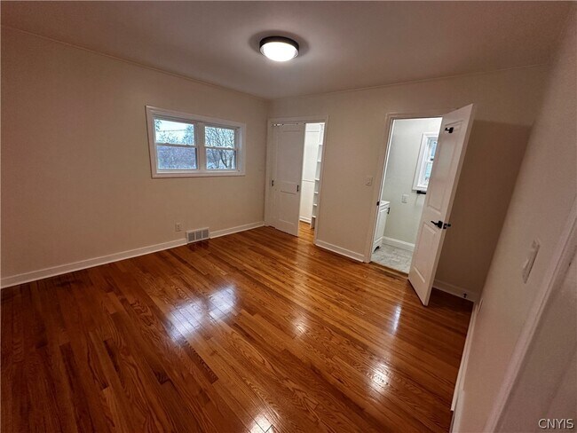 Building Photo - 14 Forest Rd