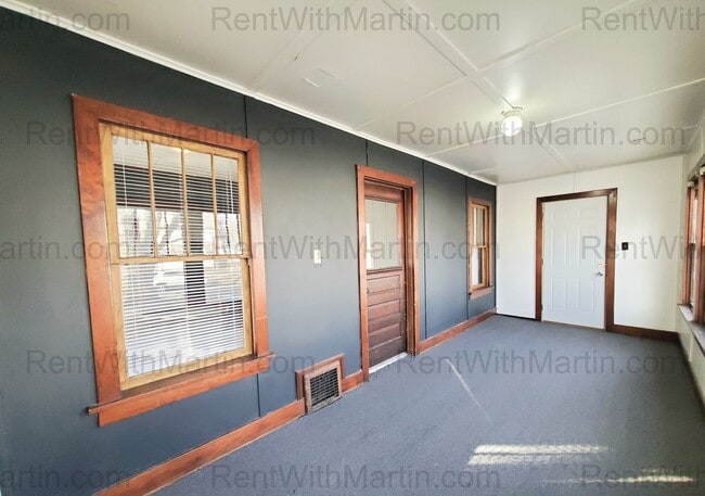 Building Photo - 229 Linden Ave