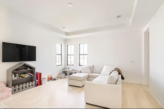 Building Photo - 13458 Artisan Cir