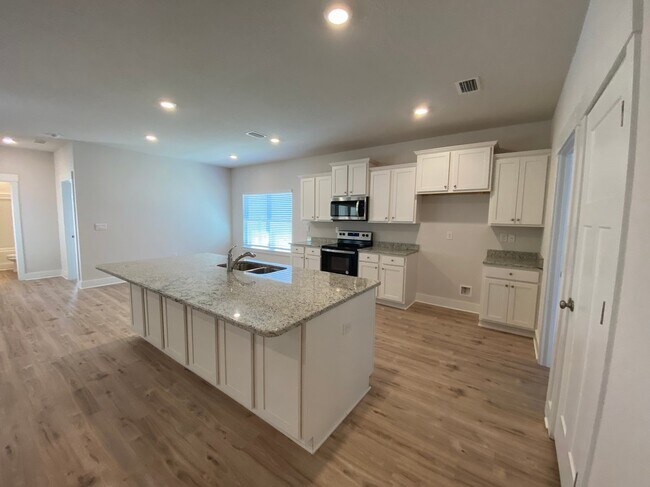 Building Photo - 3398 Southwind Dr