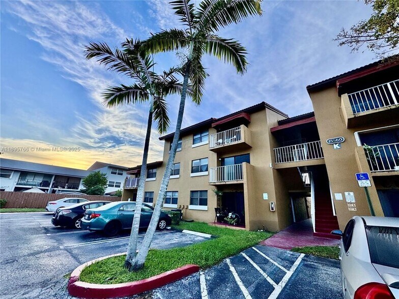 Primary Photo - 15560 SW 80th St