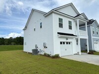 Building Photo - 3 Bedroom 2.5 Bath House in Hawthorne Land...