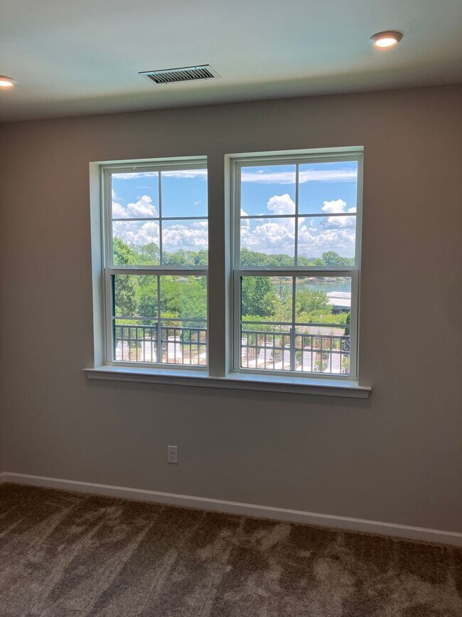 Building Photo - Beautiful lakefront living in Sherrils Ford