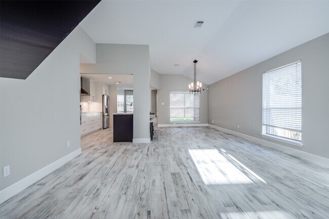 Building Photo - 3331 Hemingway Dr
