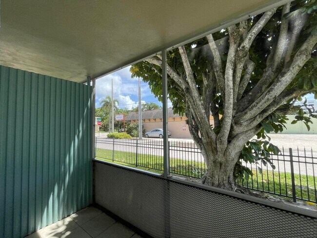 Building Photo - 306 E Ocean Ave