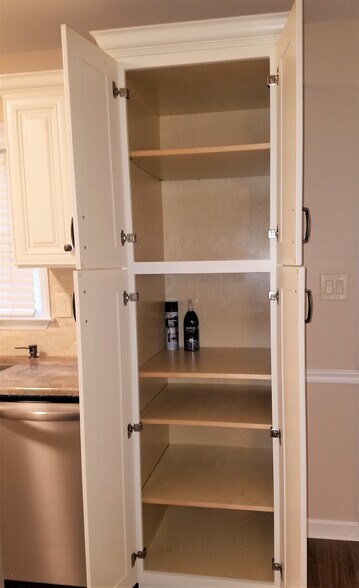 Spacious Kitchen Pantry - 11531 Jade Ln SE