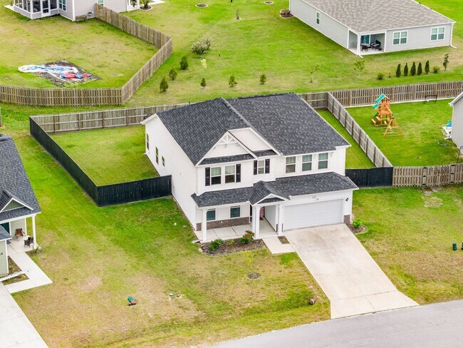 Building Photo - Towne Pointe Community