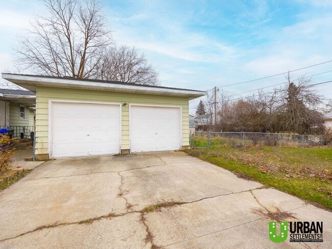 Building Photo - For Rent – Spacious 5 Bedroom Home in Spokane Valley