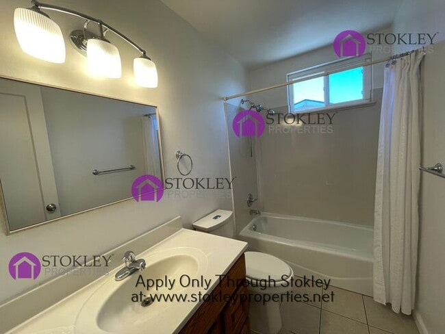 Building Photo - 540 Palms Dr