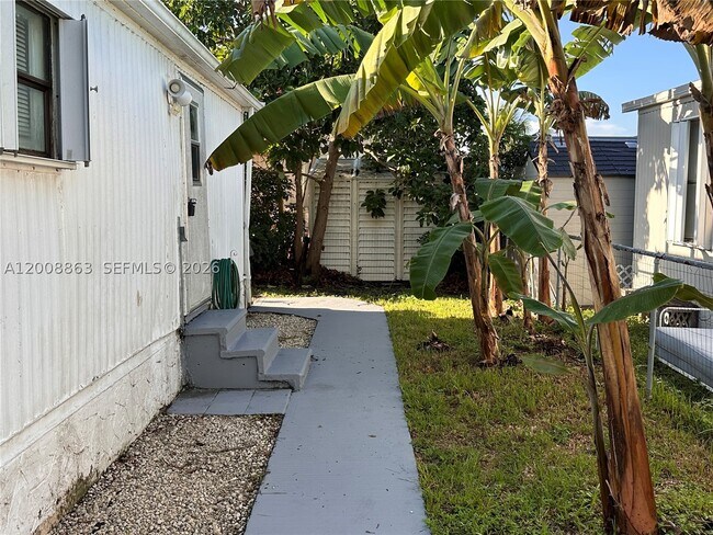 Building Photo - 3028 SW 50th St